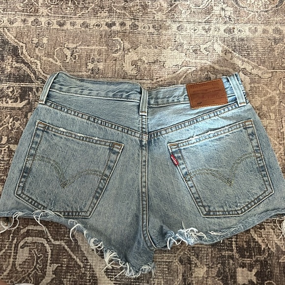 Levi 501 Jean Shorts - Picture 2 of 4